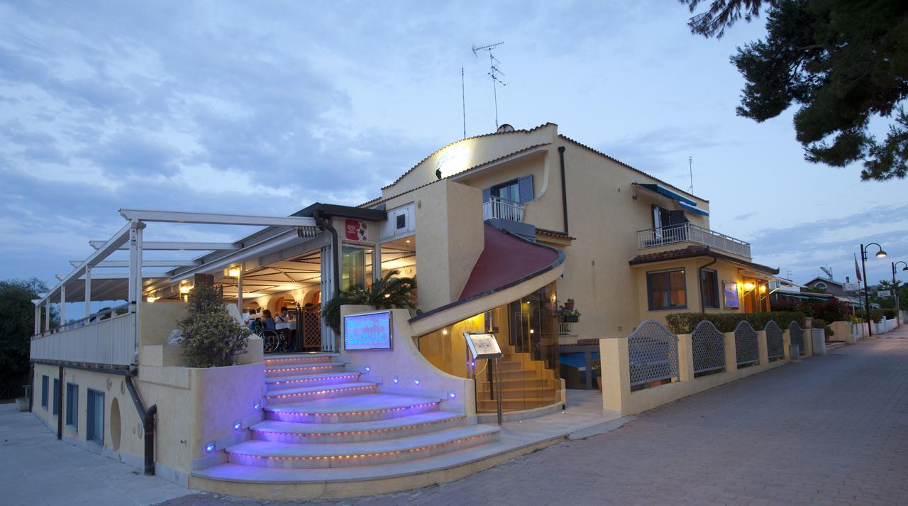 Hotel Gabbiano San Domino Exterior photo